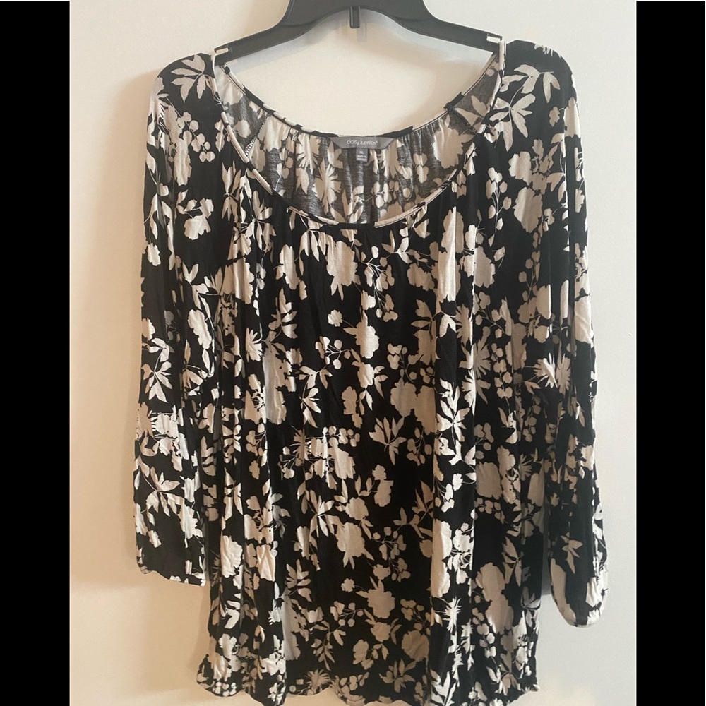 Daisy Fuentes casual top